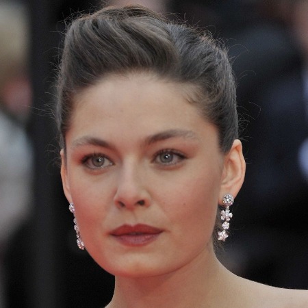 Elyssa Davalos's daughter Alexa Davalos is an actress,